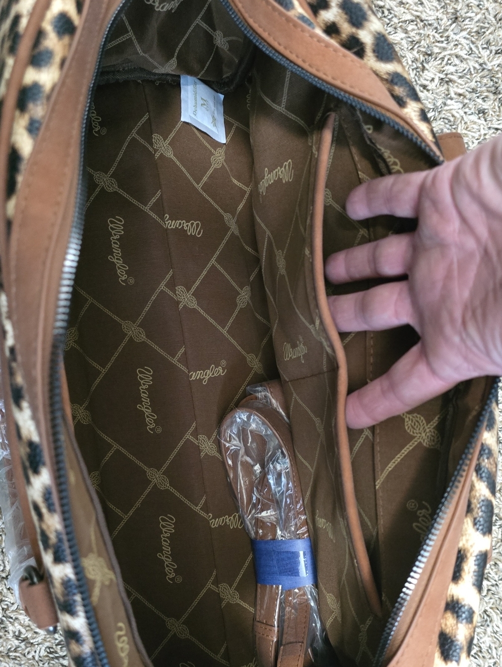 Wrangler Whipstitch Collection Duffle Bag - Leopard NWT - Picture 6 of 6